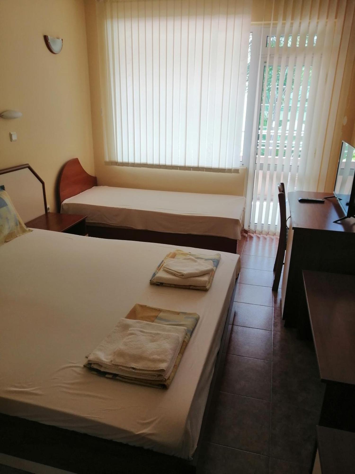 סבטי ולאס Femili Hotel Diveda חדר תמונה