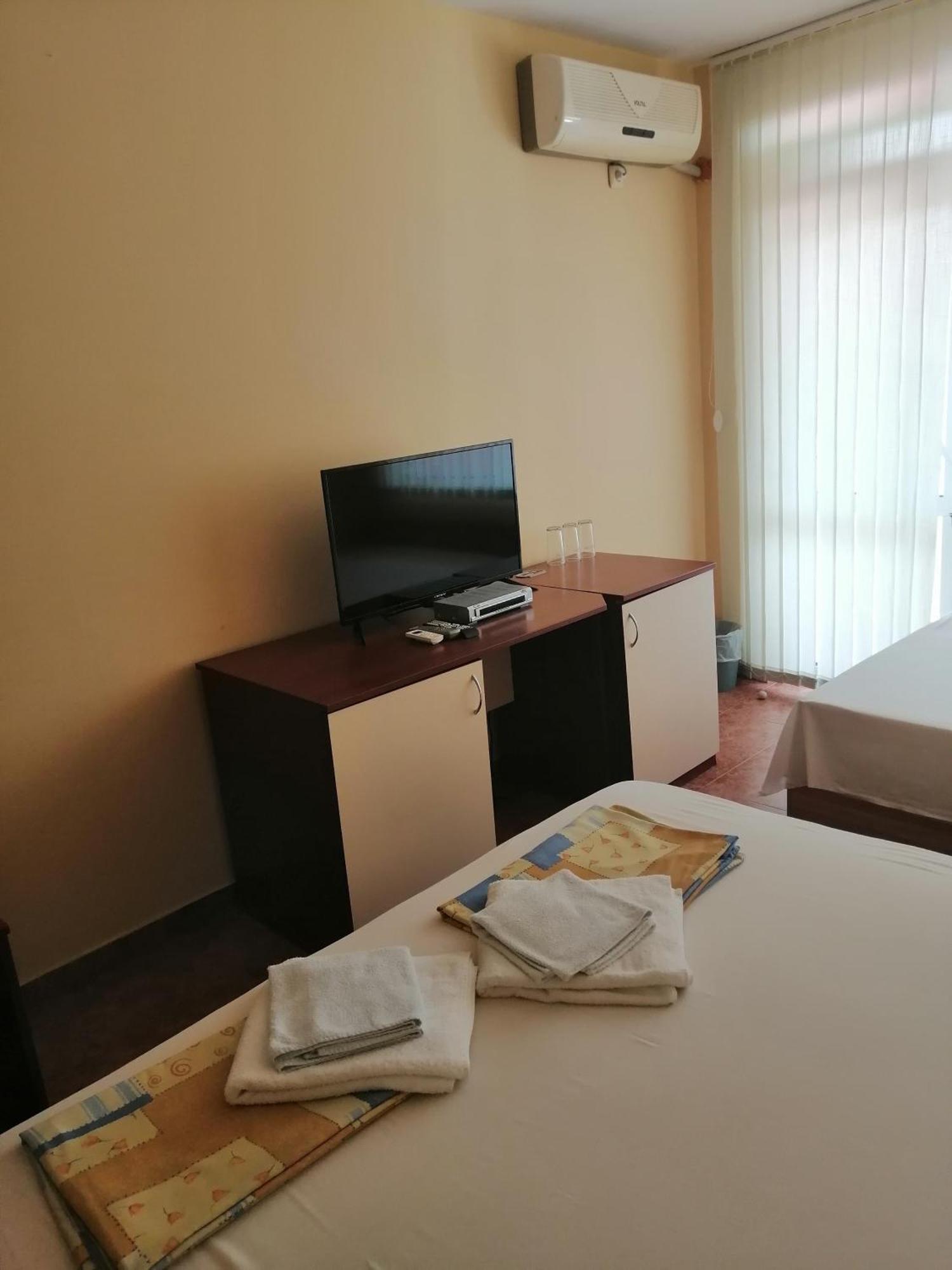 סבטי ולאס Femili Hotel Diveda חדר תמונה