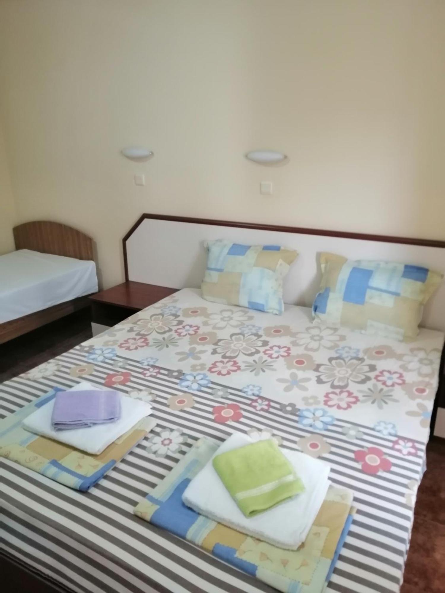 סבטי ולאס Femili Hotel Diveda חדר תמונה