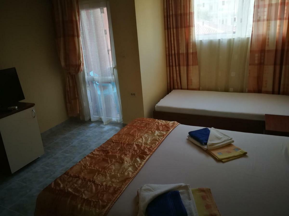 סבטי ולאס Femili Hotel Diveda מראה חיצוני תמונה